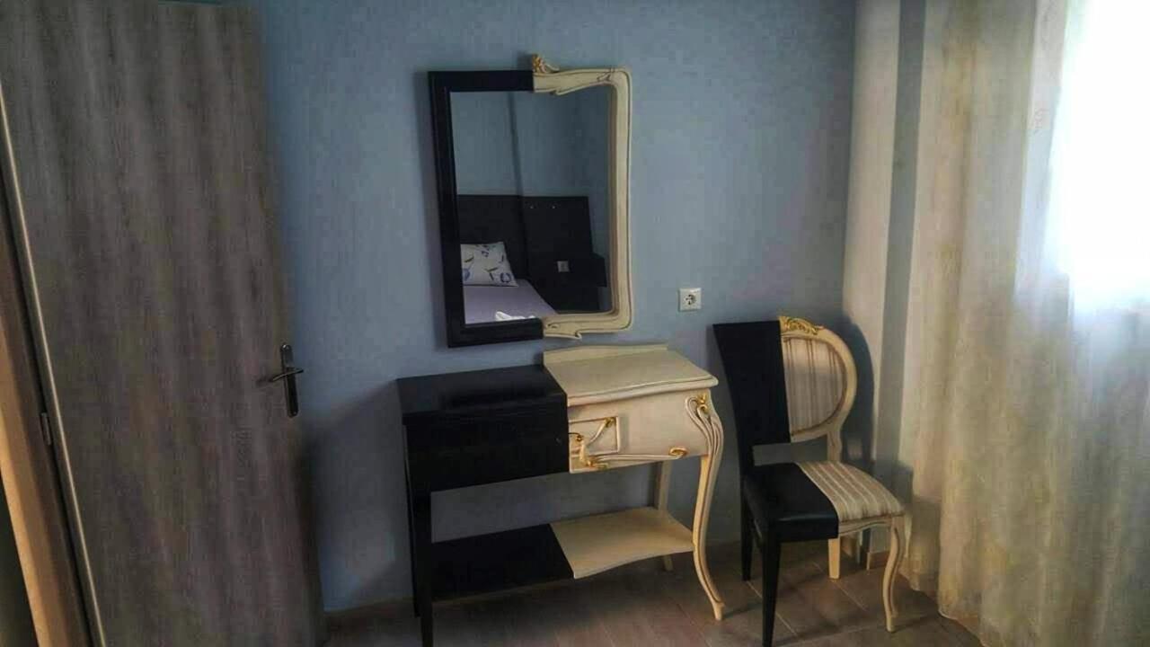 Studio Beleri Himare Luaran gambar